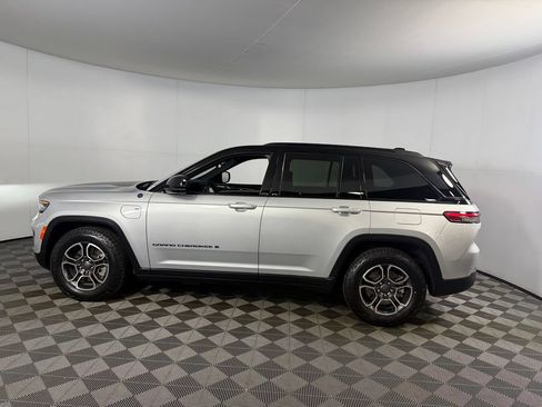 Used 2023 Jeep Grand Cherokee Trailhawk w/ Advanced Protech Group II AWD/4WD image 10