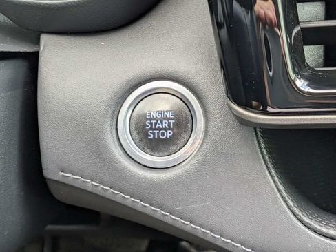 Used 2020 Toyota Highlander L FWD image 29