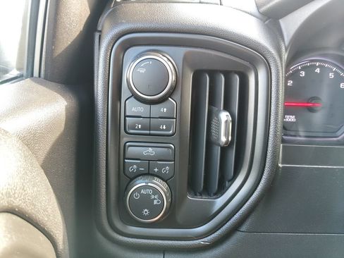 Used 2019 Chevrolet Silverado 1500 Custom Trail Boss w/ Custom Convenience Package AWD/4WD image 20