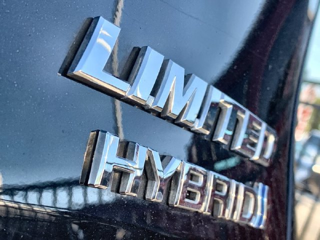 Used 2023 Toyota Sienna Limited FWD image 43