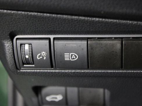 Used 2023 Toyota Corolla Cross XLE w/ Convenience Package FWD image 25