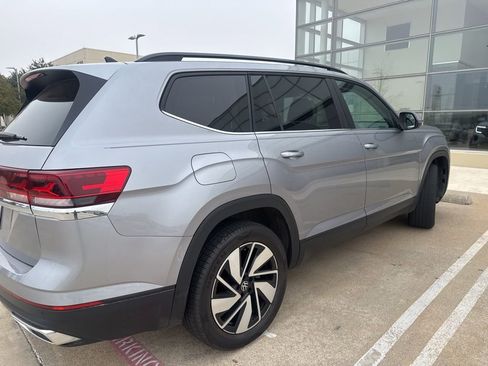 Used 2024 Volkswagen Atlas SE w/ Panoramic Sunroof Package image 4