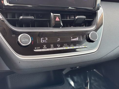 Used 2025 Toyota Corolla LE FWD image 30