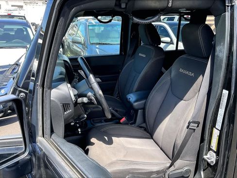 Used 2017 Jeep Wrangler Unlimited Sahara w/ Connectivity Group AWD/4WD image 11