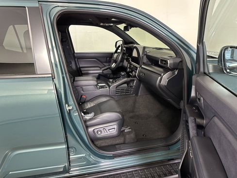 Used 2025 Toyota 4Runner TRD Off-Road Premium AWD/4WD image 21