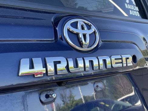 Used 2018 Toyota 4Runner SR5 Premium image 11