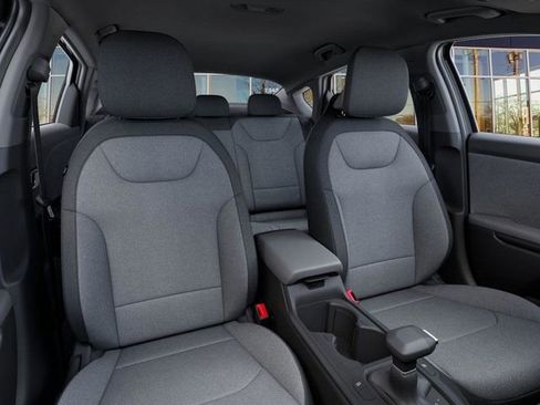 New 2025 Kia K4 LXS image 16
