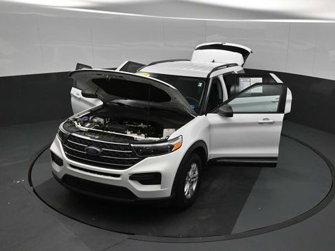 Used 2023 Ford Explorer XLT AWD/4WD image 56