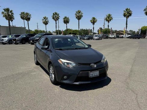 Used 2015 Toyota Corolla LE FWD image 3