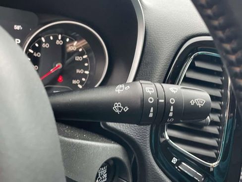 Used 2018 Jeep Compass Limited image 29