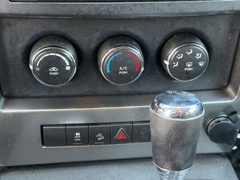 Used 2011 Jeep Liberty Sport image 21