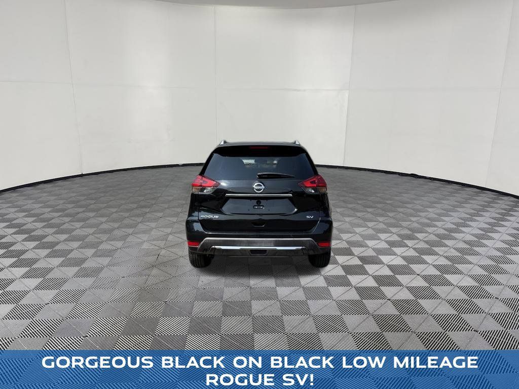 Used 2017 Nissan Rogue SV w/ SV Premium Package FWD image 5