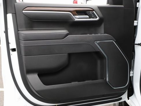 Used 2025 GMC Sierra 1500 SLT image 17