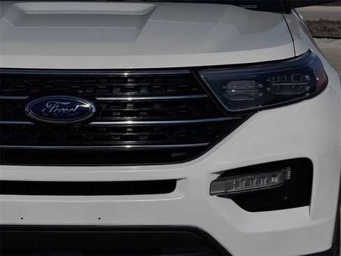 Used 2022 Ford Explorer XLT w/ Equipment Group 202A image 8