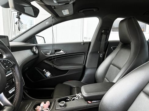 Used 2018 Mercedes-Benz CLA 250 image 21