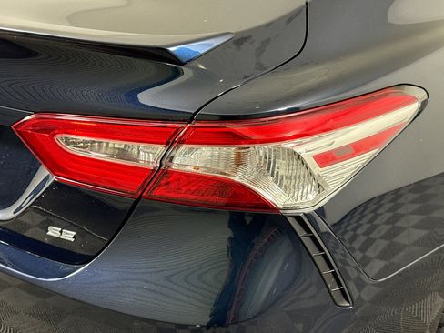 Used 2020 Toyota Camry SE FWD image 33