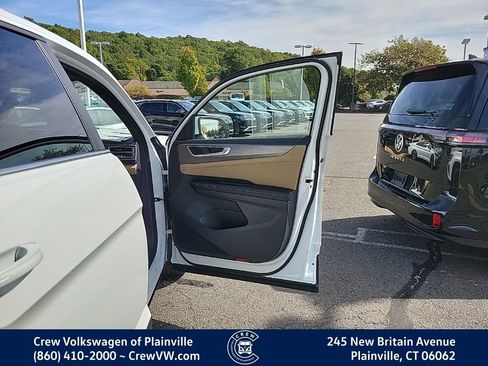 New 2026 Volkswagen Atlas Cross Sport SE image 40