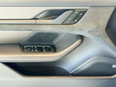 Used 2023 Porsche Taycan GTS image 17