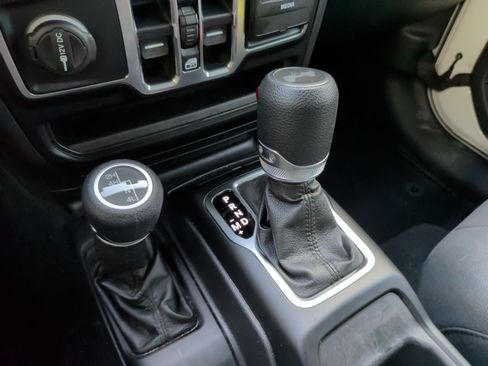 Used 2020 Jeep Wrangler Unlimited Sport AWD/4WD image 19