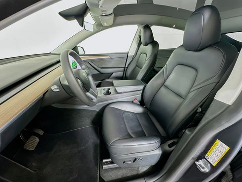 Used 2023 Tesla Model Y Long Range image 13