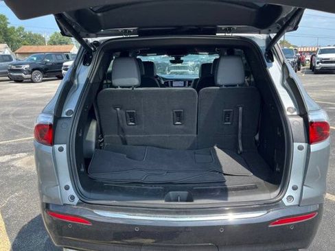 Used 2024 Buick Enclave Essence w/ Sound and Sites Package AWD/4WD image 8