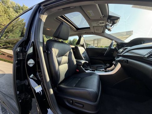 Used 2015 Honda Accord Touring image 7