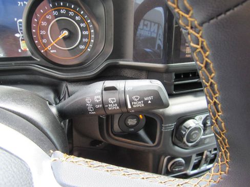 Used 2024 Jeep Wrangler Unlimited Sahara w/ Technology Group AWD/4WD image 23