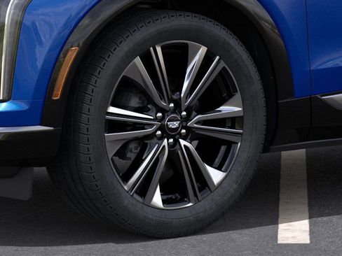 New 2025 Cadillac Optiq Luxury 2 image 33