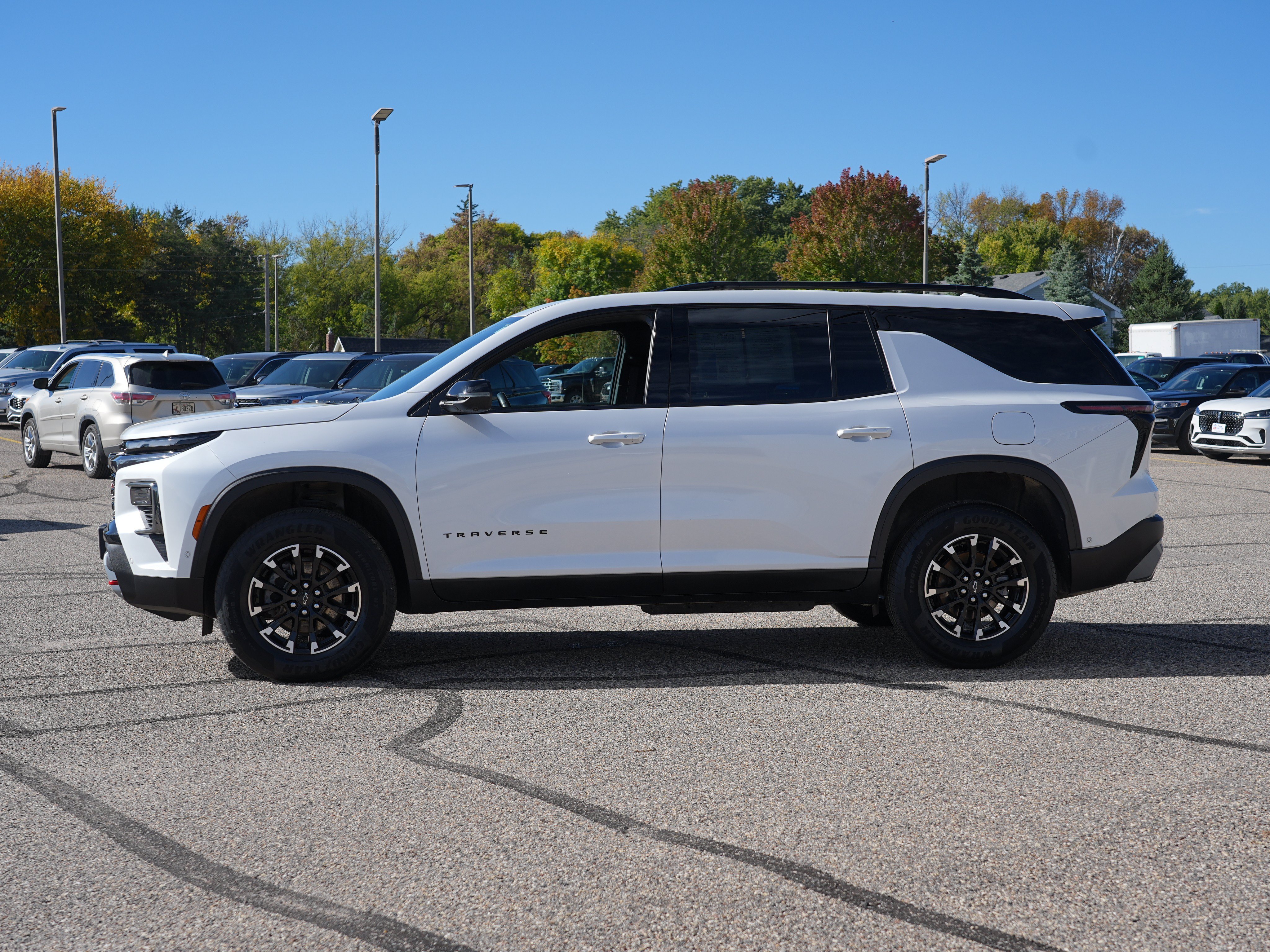 Used 2024 Chevrolet Traverse Z71 w/ Enhanced Driving Package AWD/4WD image 7