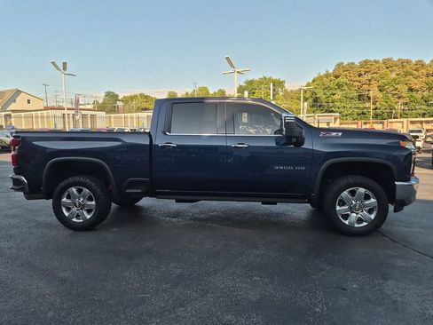 Used 2022 Chevrolet Silverado 3500 LTZ w/ LTZ Premium Package AWD/4WD image 4