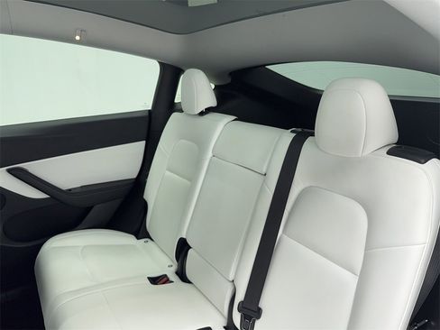 Used 2021 Tesla Model Y 2WD image 41