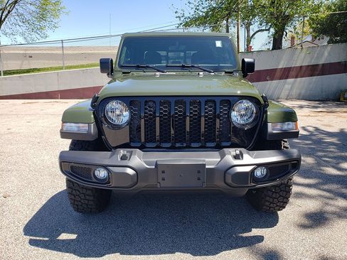 Used 2023 Jeep Gladiator Sport AWD/4WD image 2