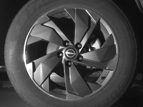 Used 2025 Nissan Rogue SV FWD image 13