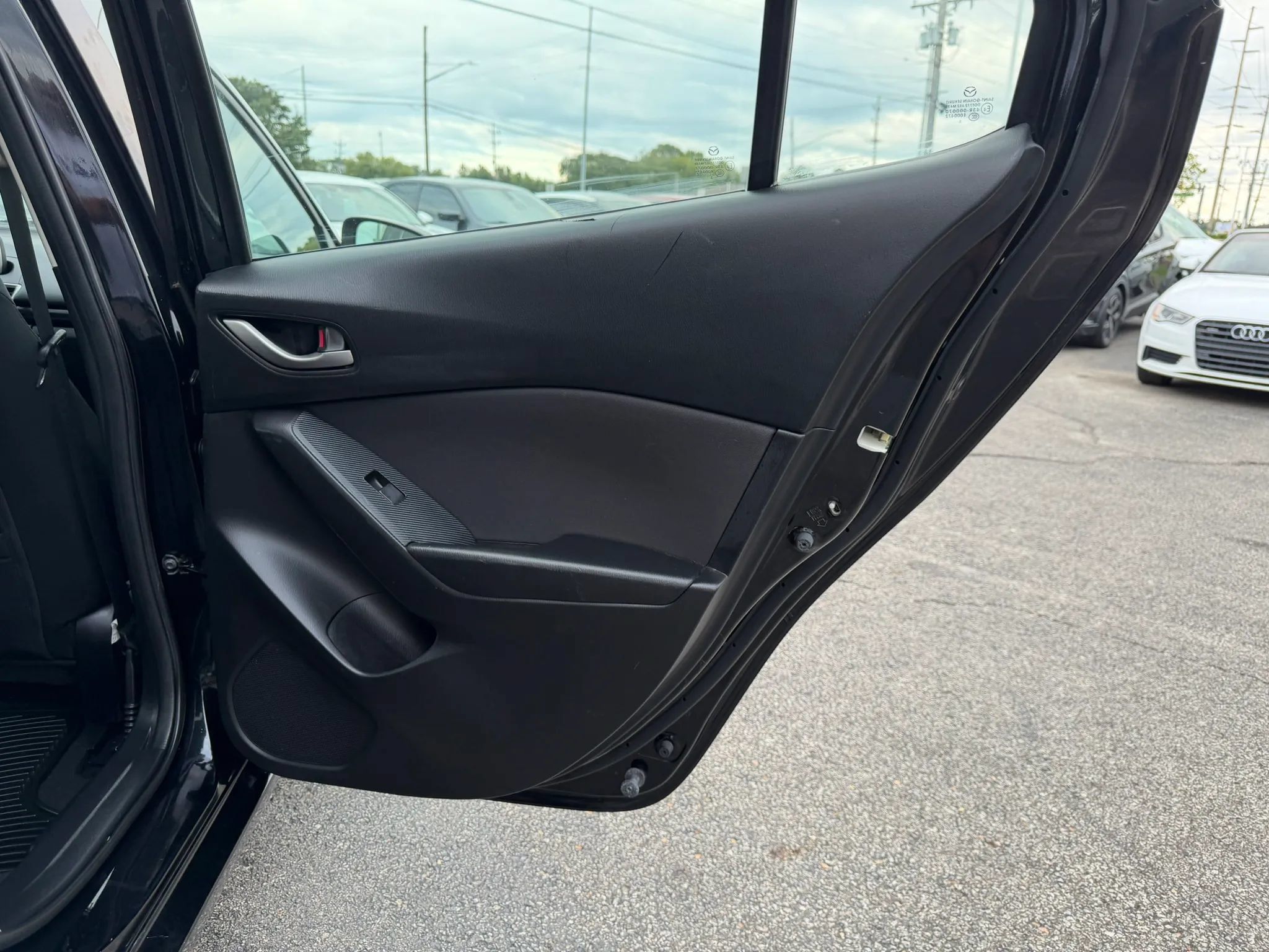 Used 2014 MAZDA MAZDA3 i Touring w/ Moonroof Package 1 FWD image 29