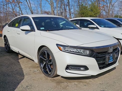 Used 2018 Honda Accord Sport image 2