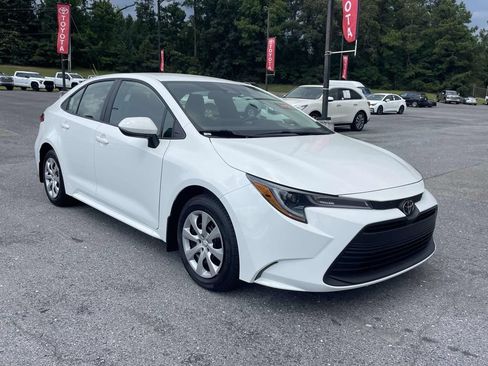 Used 2026 Toyota Corolla LE FWD image 1