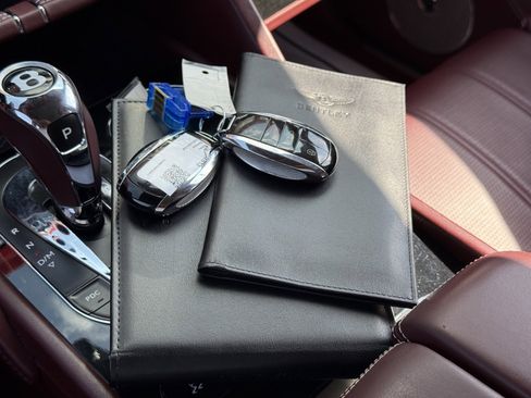 Used 2021 Bentley Bentayga V8 w/ First Edition Specification image 36