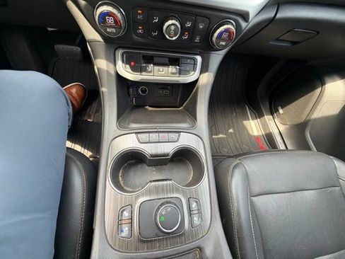 Used 2020 GMC Acadia SLT w/ Premium Package FWD image 30