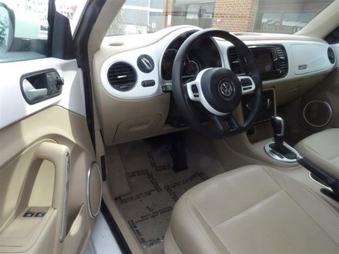 Used 2016 Volkswagen Beetle SE image 8