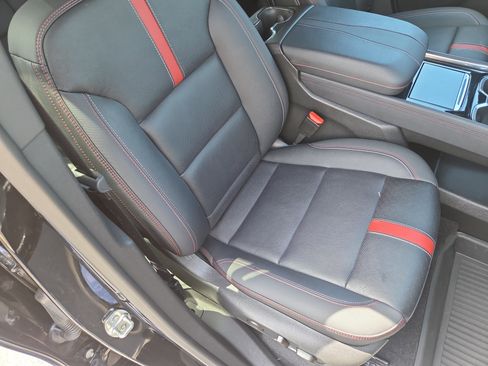 Used 2025 Chevrolet Traverse RS w/ LPO, Floor Liner Package AWD/4WD image 16