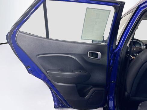Used 2025 Hyundai Venue SEL FWD image 27