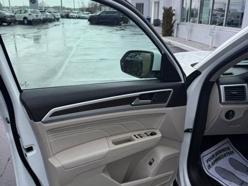 Certified 2021 Volkswagen Atlas SE image 14