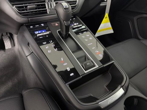 Certified 2026 Porsche Macan S AWD/4WD image 26
