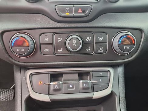 Used 2023 GMC Terrain SLT image 18