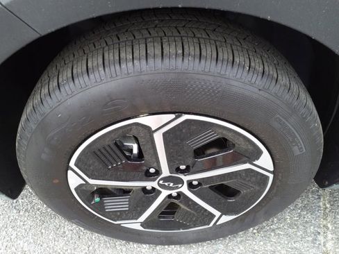 New 2025 Kia Niro EX w/ EX Cold Weather Package image 14