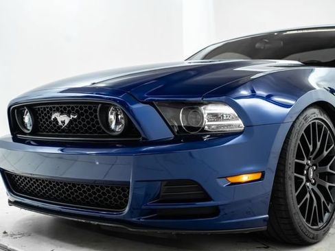 Used 2014 Ford Mustang GT RWD image 15