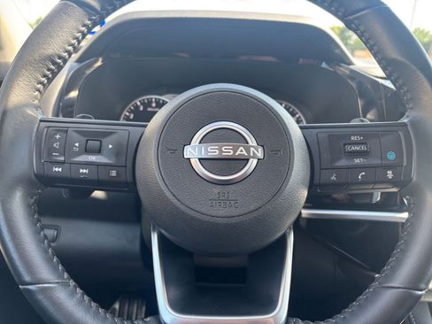 Used 2025 Nissan Pathfinder SV FWD image 30