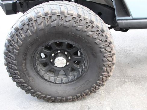 Used 2012 Jeep Wrangler Unlimited Rubicon w/ Dual Top Group AWD/4WD image 39