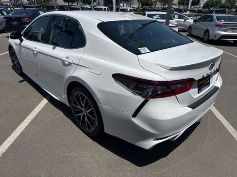 Certified 2022 Toyota Camry SE FWD image 13
