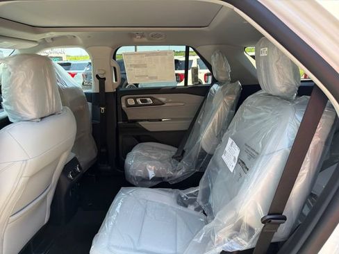 New 2026 Ford Explorer Platinum w/ LUX Leather Package AWD/4WD image 13